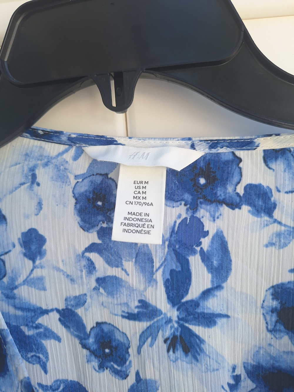 H&M Blue & White Floral V-Neck Smocked Waist Blouse - Picture 4 of 4